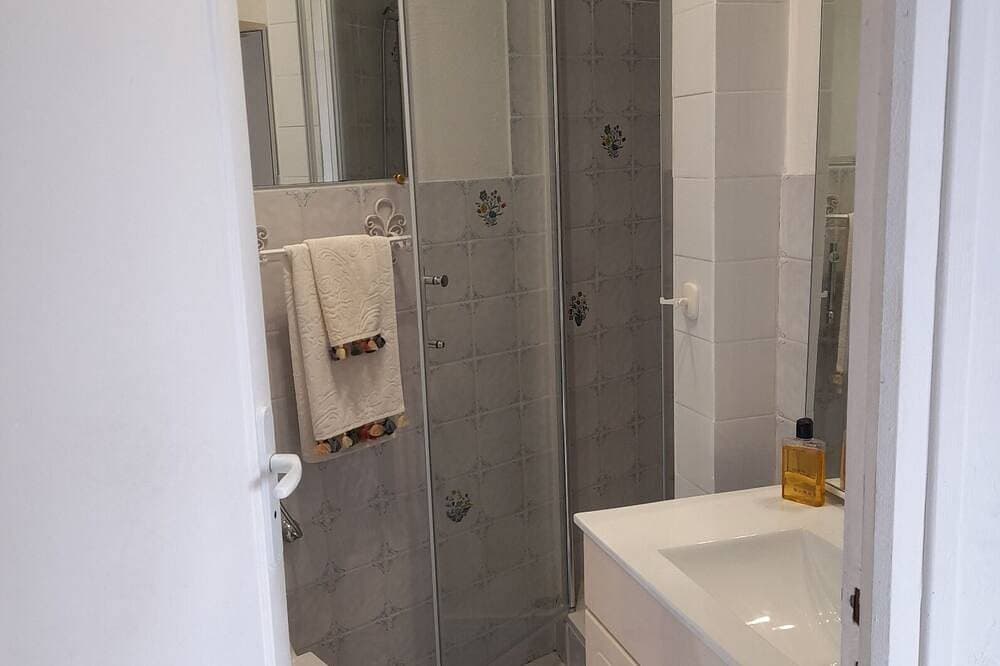 Foto 4 von 12: A 36 sq. m self contained apartment with a magnificent view to the Mediterranean