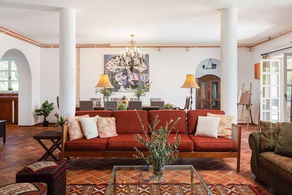 Foto 7 von 30: Charmante Villa mit 4 Schlafzimmern, Pool und Spielplatz