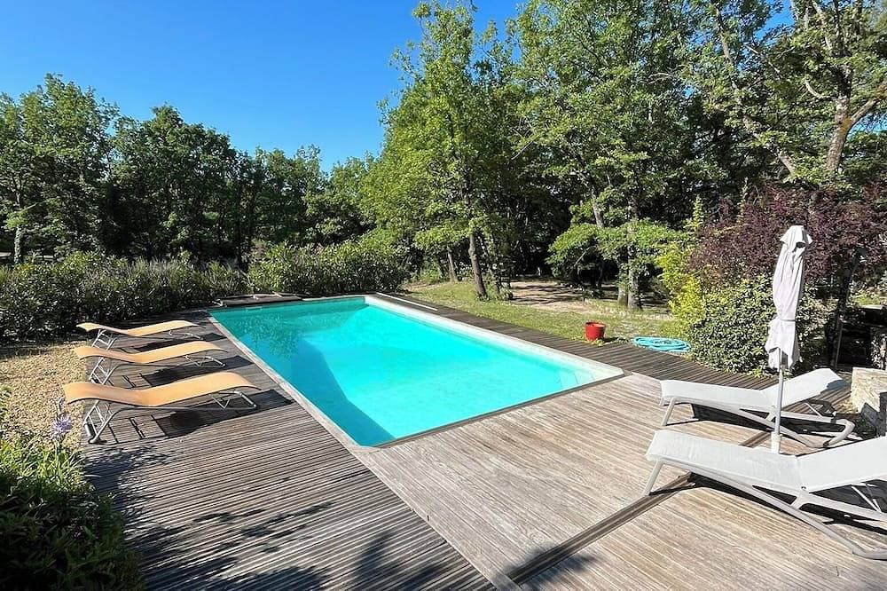 Large Provencal house with swimming pool 1