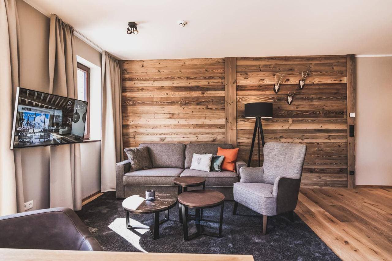 Foto 6 von 10: AlpenParks Hotel & Apartment Arlberg Warth mit Pool