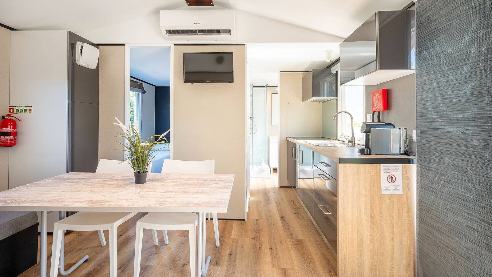 Foto 4 von 40: Ferienhaus für 4 Personen mit Pool