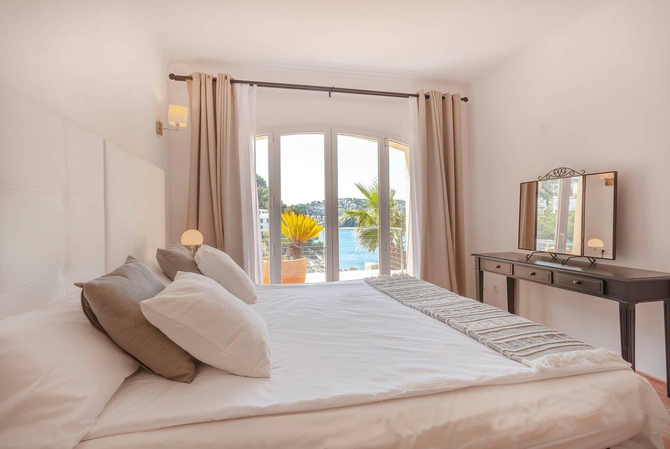 Foto 9 von 24: Villa 'Cala Moragues' mit Pool und Meerblick