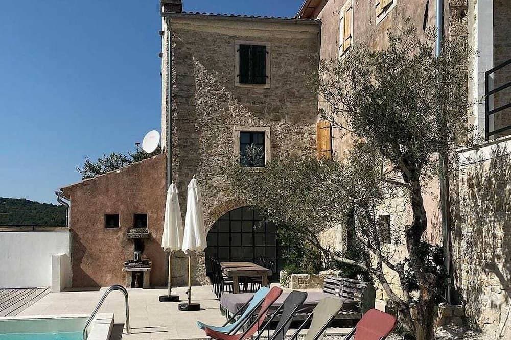 Villa Olivi – Nature Escape & Authentic Istrian Experience Near Motovun 1