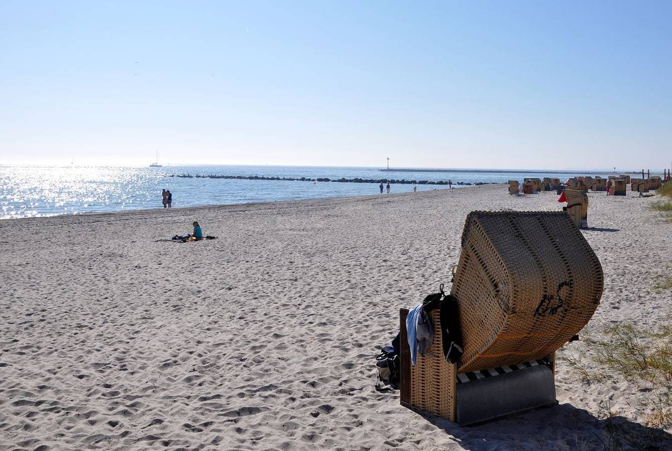 Foto 12 von 16: 1-Zimmer-Ferienwohnung "Haven Stuuv" am Südstrand Burgtiefe mit Yachthafenblick