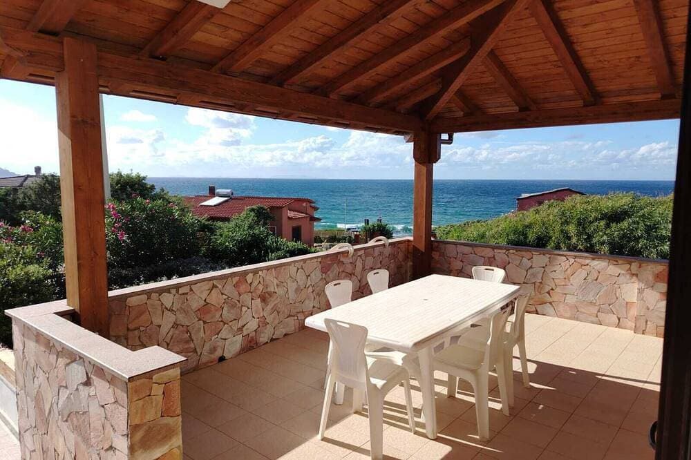 Apartment in villa 30 meters from the sea, with breathtaking view 1