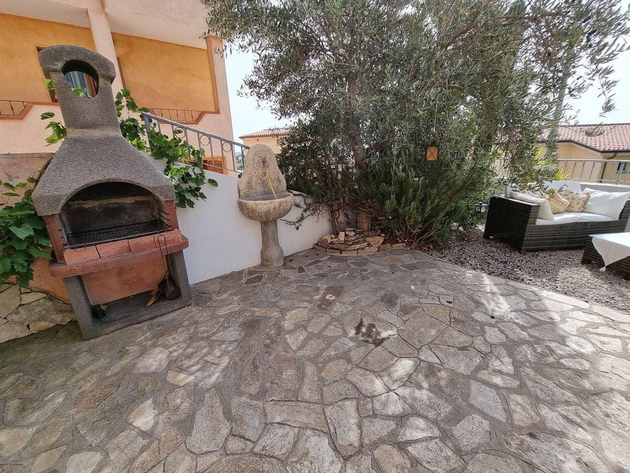Foto 12 von 55: Mit Kamin, Terrasse und Meerblick