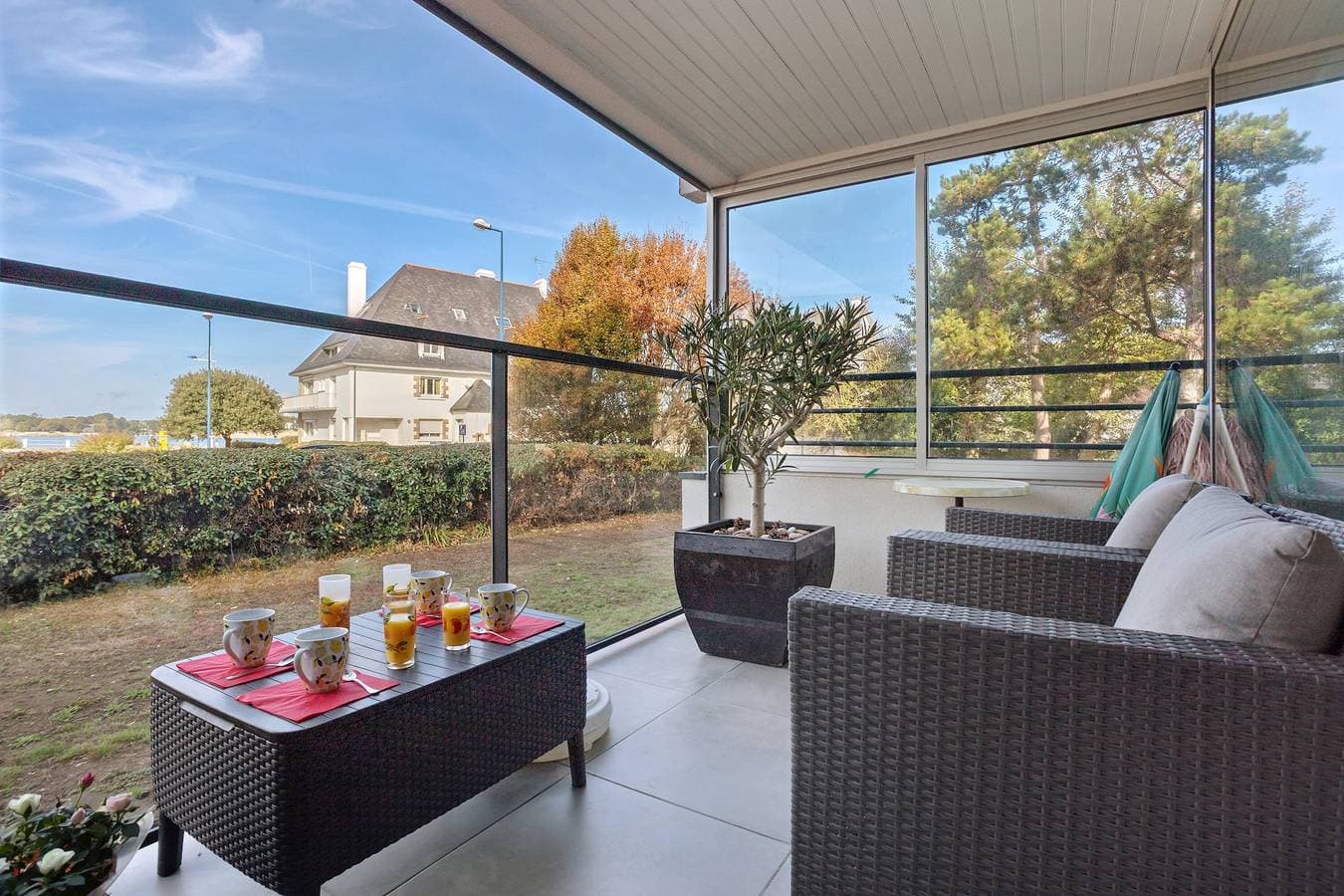 Appartement „Mit Meerblick“ mit privater Terrasse, Balkon und WLAN