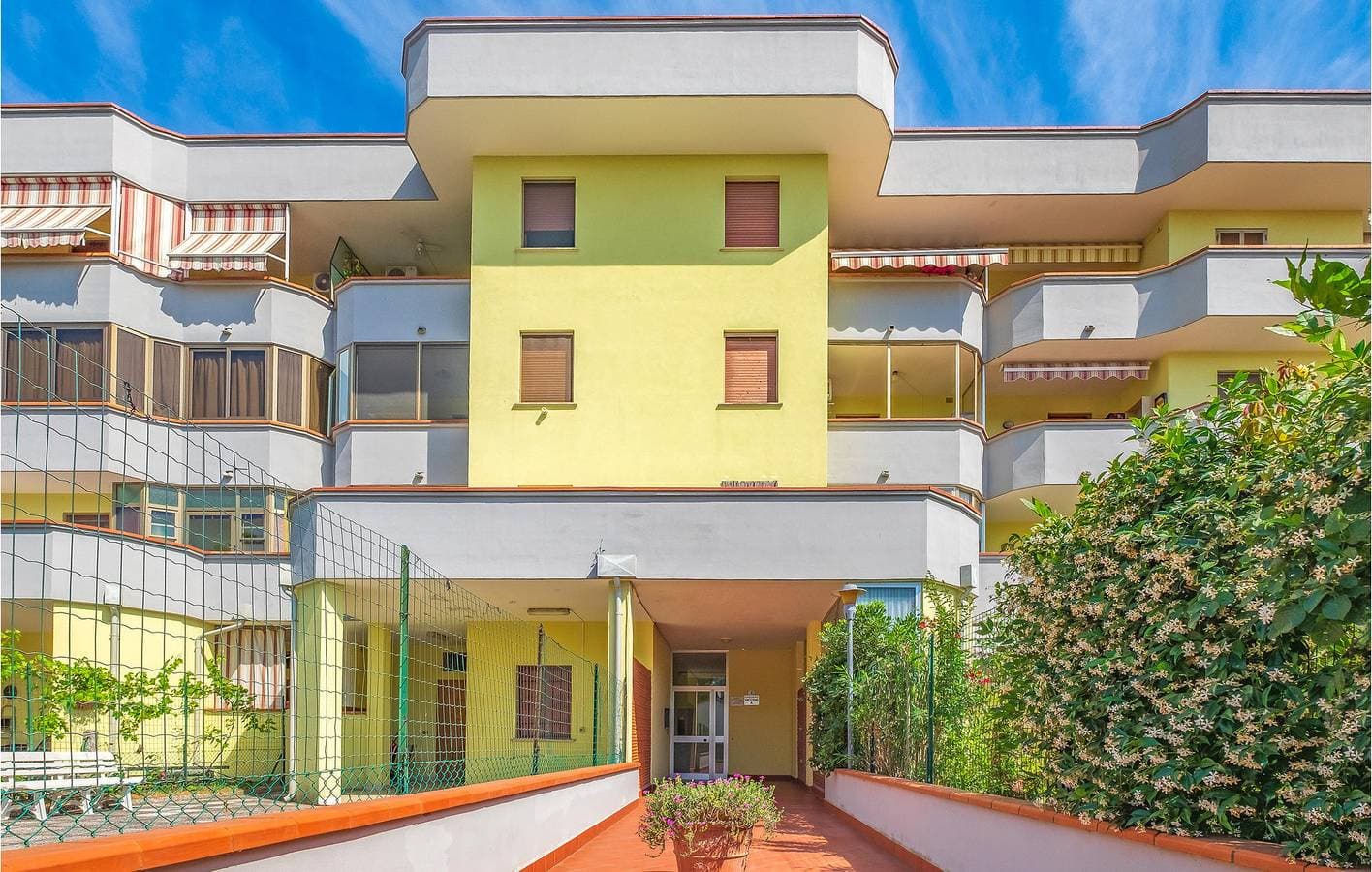 Foto 2 von 18: Ferienwohnung für 6 Personen mit Terrasse