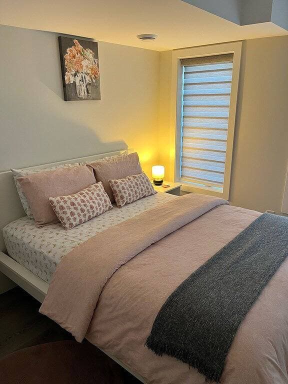 Foto 8 von 23: Cozy Private 1-bedroom Basement Suite with free parking