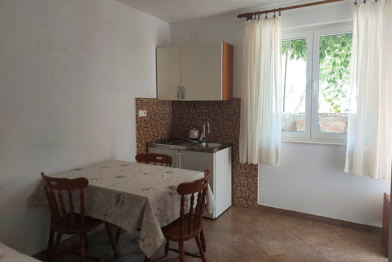 Foto 3 von 8: Studio Appartement am Strand Bucht Zaraće (Gdinj), Hvar -a