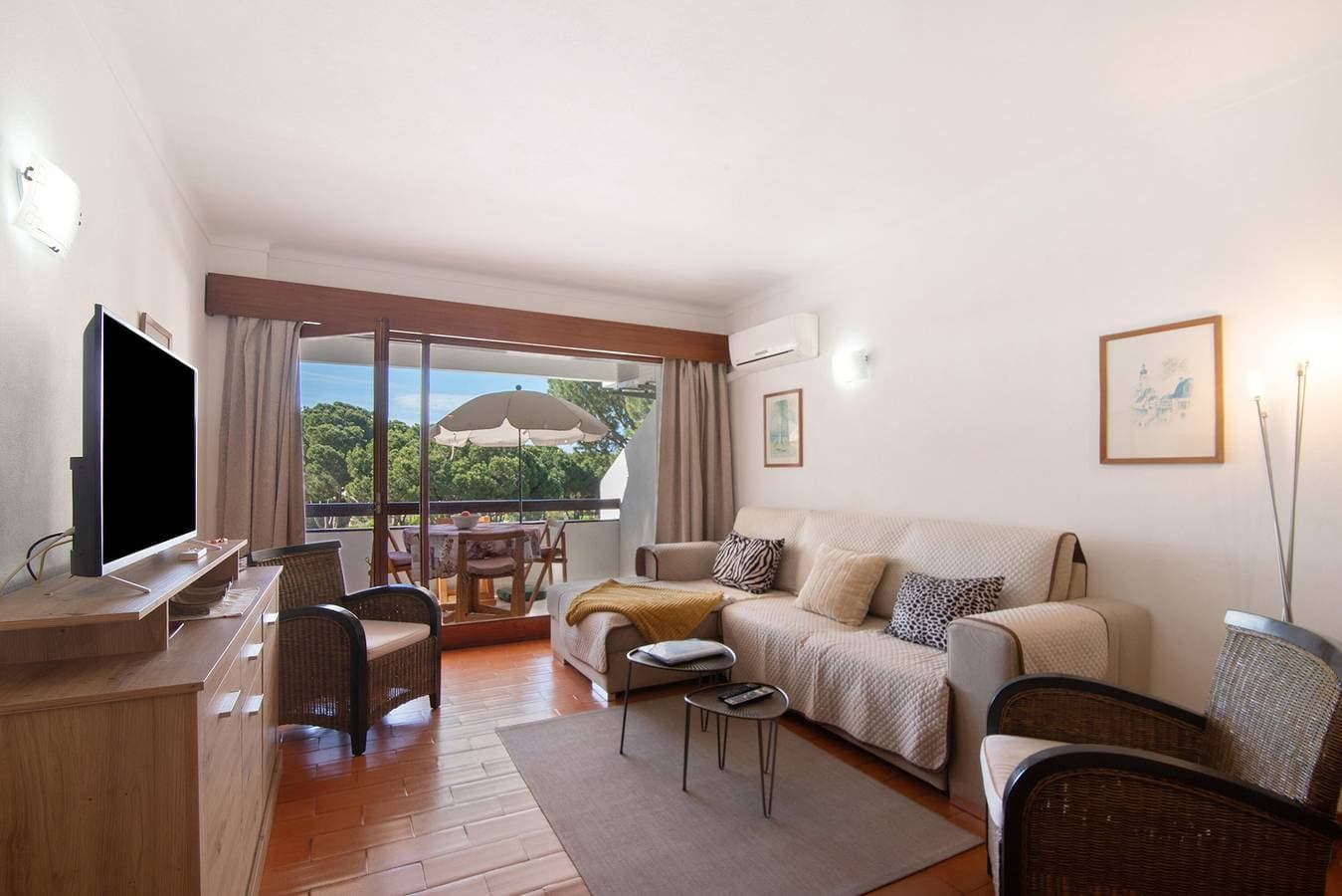 Foto 4 von 23: Ferienwohnung 'Tenis Golfmar' mit Gemeinschaftspool, WLAN und Klimaanlage