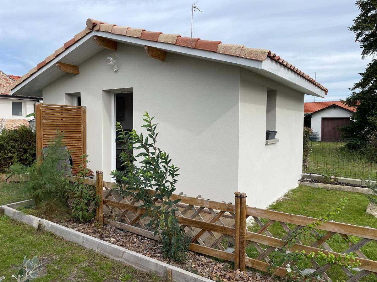 joli studio neuf tout equipé, wifi 1