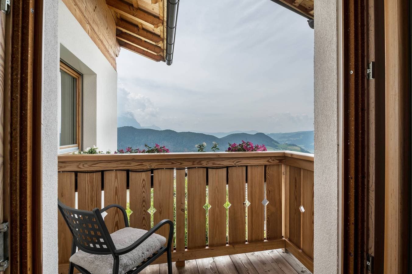 Foto 2 von 32: Ferienwohnung 'Sassun' mit Bergblick, Garten & WLAN