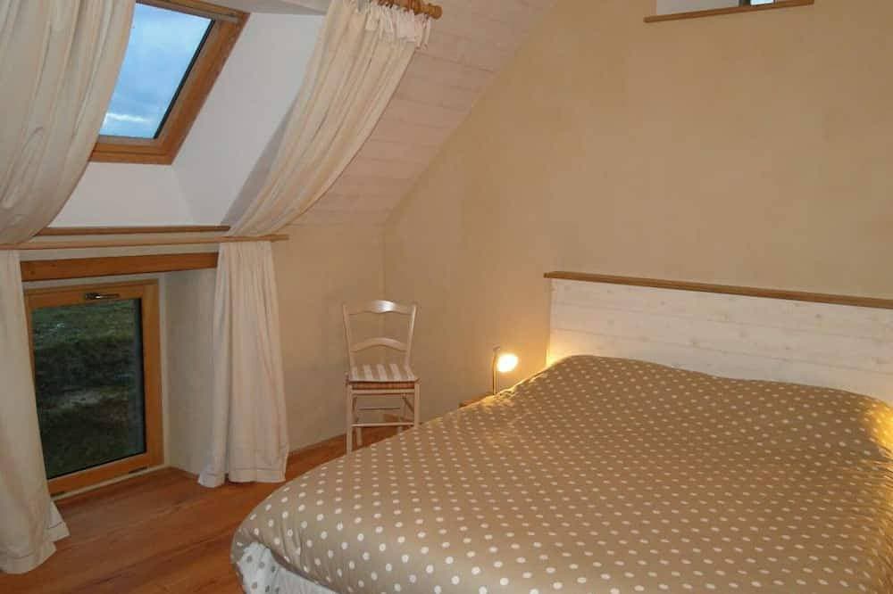 Foto 3 von 16: Ökologisches Haus in der Normandie mit Kamin