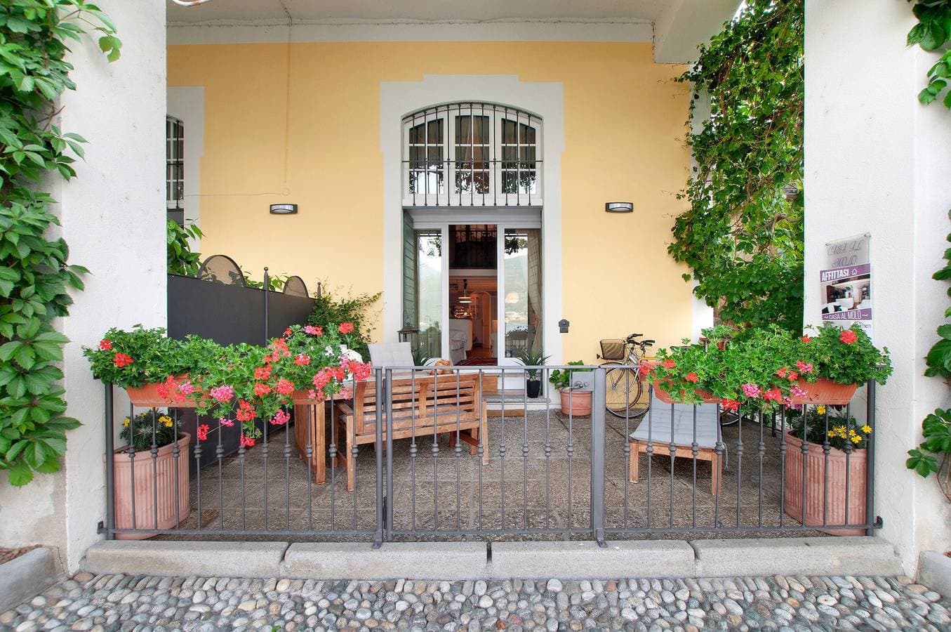 Foto 2 von 21: Ferienwohnung 'Casa Al Molo' mit Seeblick, Garten und WLAN