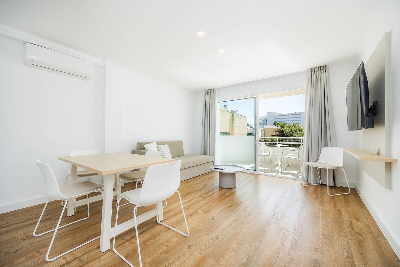 Foto 5 von 29: Ferienwohnung 'Apartament Massanet 1c' mit Balkon, WLAN und Klimaanlage