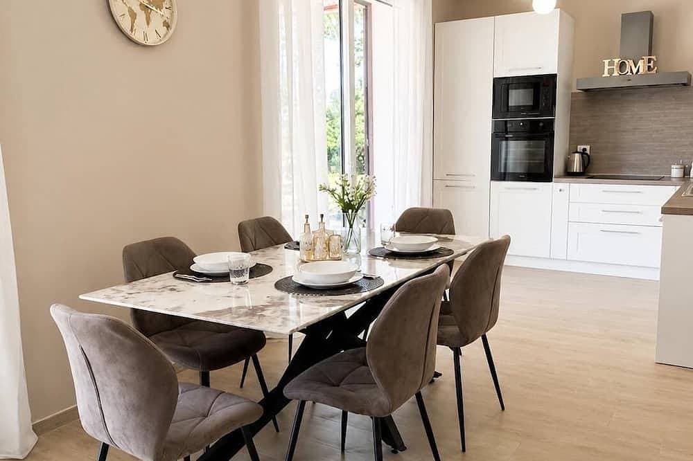Relaxation, comfort, and nature, with on-site parking and a terrace, just 5 minutes from the beach. 1