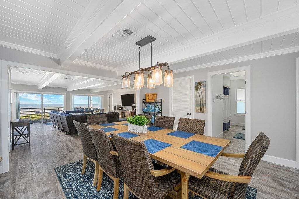 Foto 5 von 44: \"RightOnTheBeachVR\" Front Row Jamaica Beach 4Br / 3bth, atemberaubende Aussichten, riesige Decks