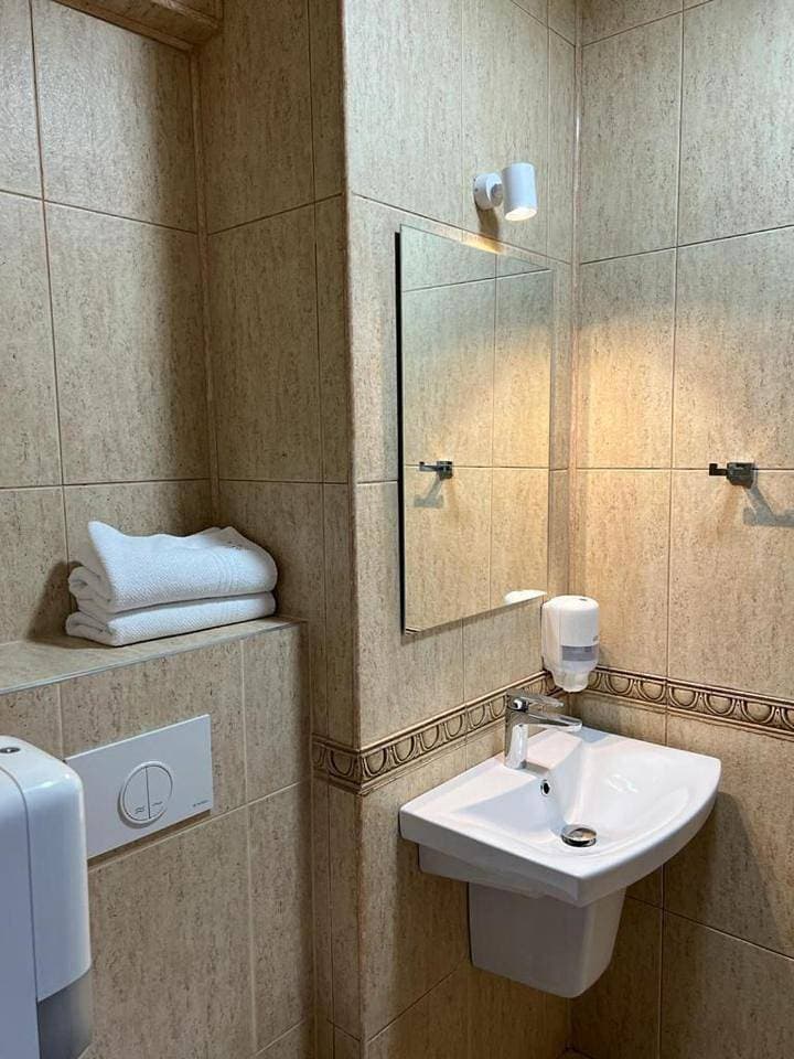 Foto 8 von 10: Family Room with Shower