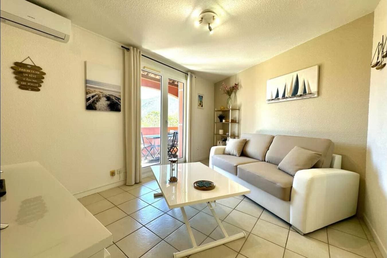 Foto 2 von 22: Ferienwohnung für 4 Personen mit Pool