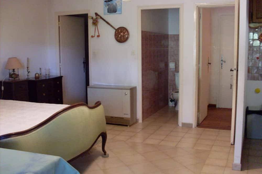 Foto 2 von 6: Garden-level studio with pool facing the Giens peninsula, close to beaches
