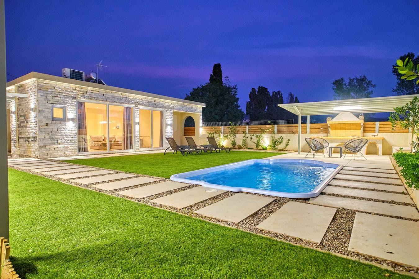 Foto 3 von 28: Villa für 4 Personen mit Pool