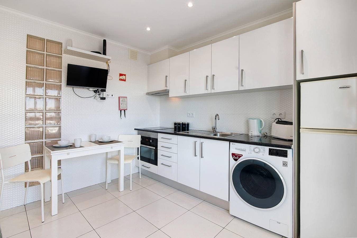 Foto 7 von 28: Einzimmerapartment 'Estúdio Completo' mit Meerblick, Wi-Fi und Klimaanlage