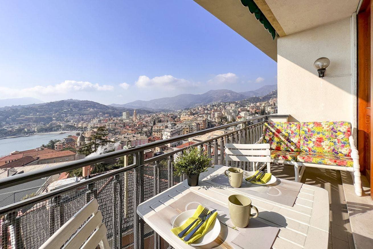 Foto 2 von 33: Ferienwohnung für 5 Personen mit Balkon/Terrasse