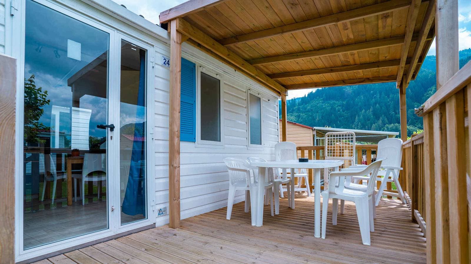 Foto 5 von 46: Mobilehome mit Klimaanlage, Terrasse und Pool