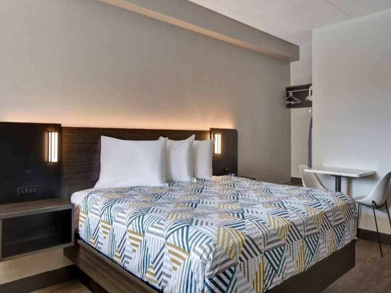 1 Queensize-Bett | Barrierefreier Zugang | Badewanne | Rauchen | Küche 1
