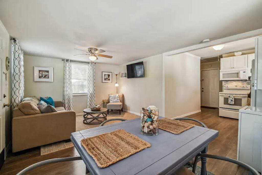 Foto 9 von 49: East Riverside Downtown Bungalow