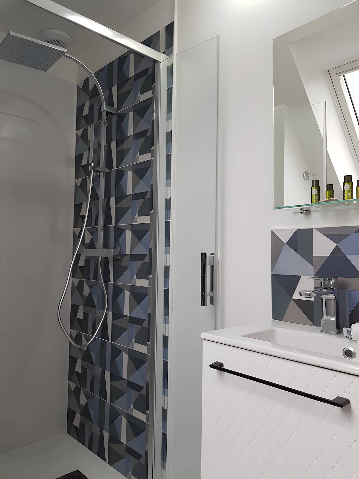 Foto 7 von 28: Gästezimmer „Chambre bleue – 1. Etage“ mit gemeinsamem Garten und WLAN