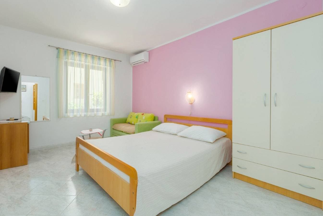 Foto 11 von 23: Studio Ferienwohnung mit Terrasse