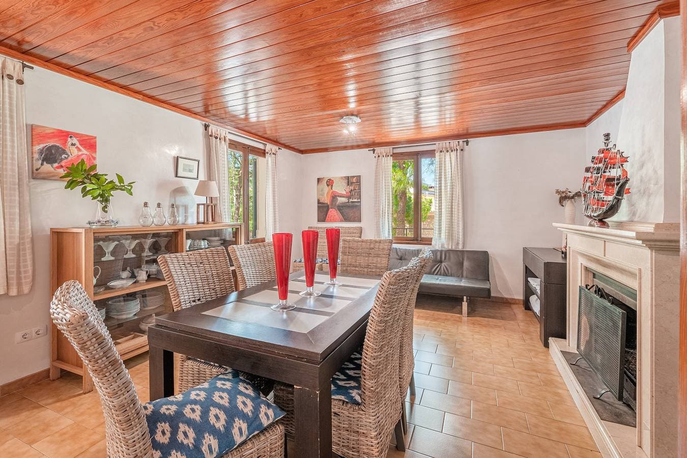 Foto 12 von 25: Haustierfreundliche Villa Ses Basses mit Bergblick, Pool und WLAN
