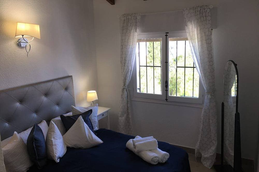 Foto 3 von 30: Albir Apartment in Haus mit Gemeinschaftspool, Balkon mit Blick auf die Berge und das Meer