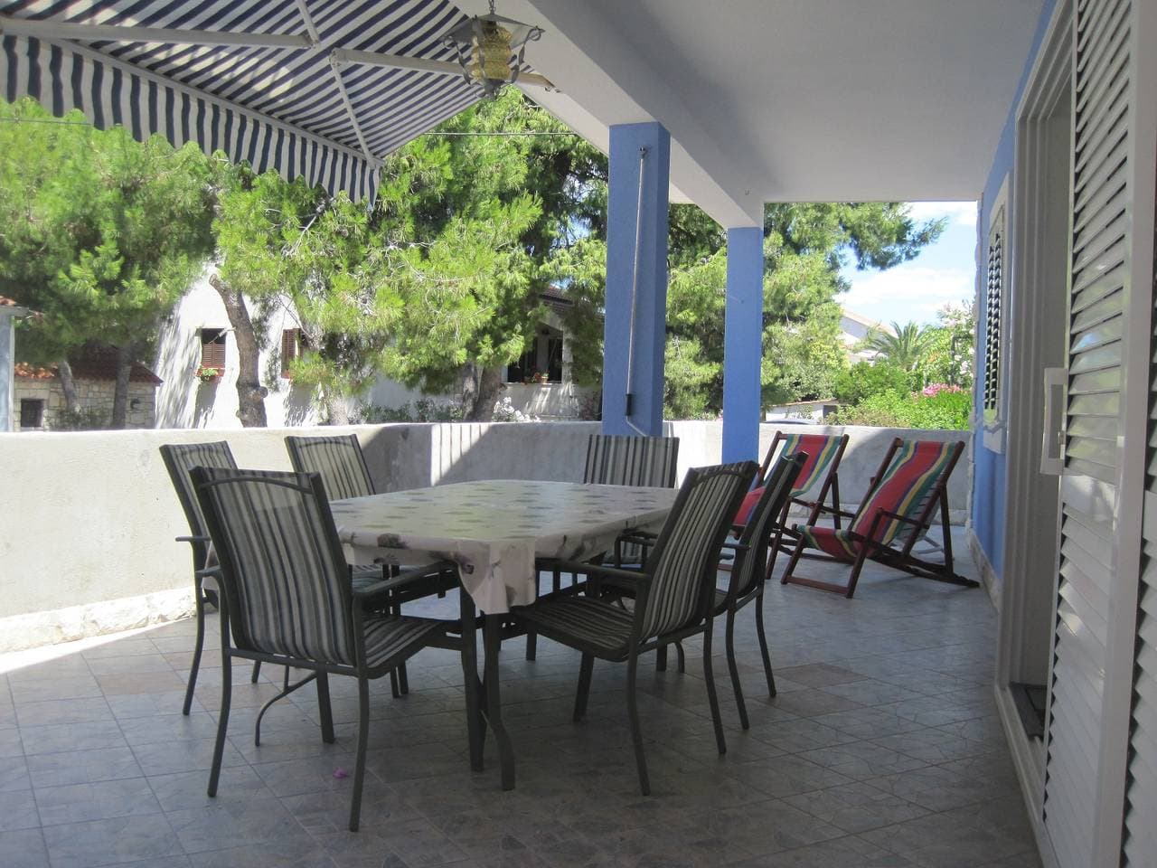 3-Zimmer-Ferienwohnung am Strand Maslinica (Solta) A-14748-a 1