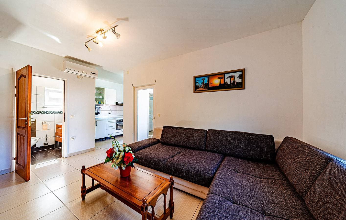 Foto 9 von 21: Gemütliche Ferienwohnung mit Terrasse, WLAN und Parkplatz in der Nähe des Strandes Tri Žala