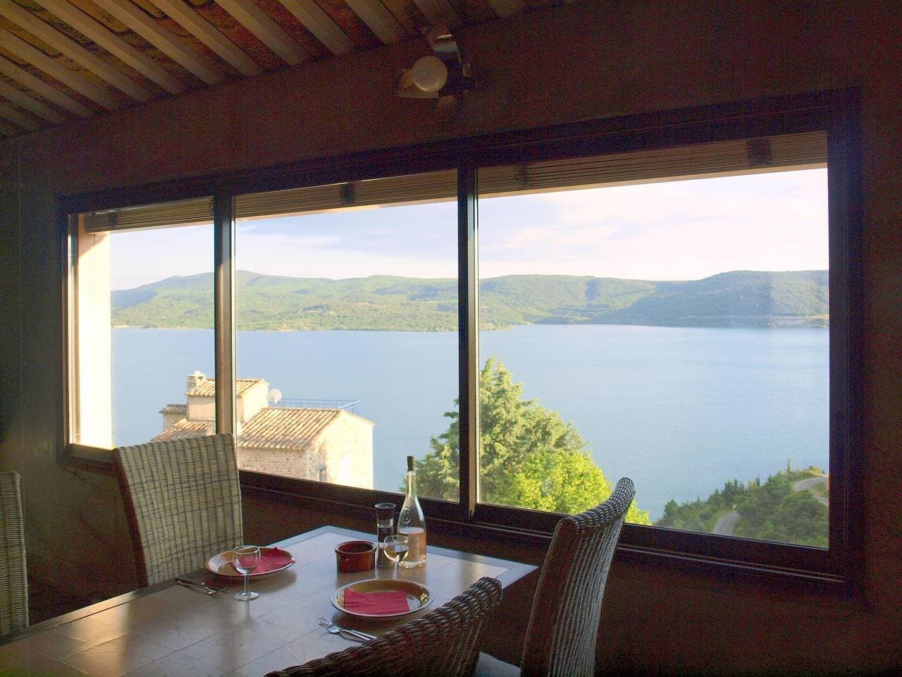 Foto 6 von 35: Malerisches Dorfhaus mit Seepanorama