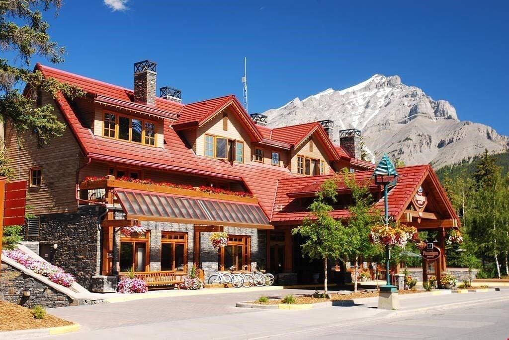 Foto 7 von 24: Cozy King Room in Downtown Banff