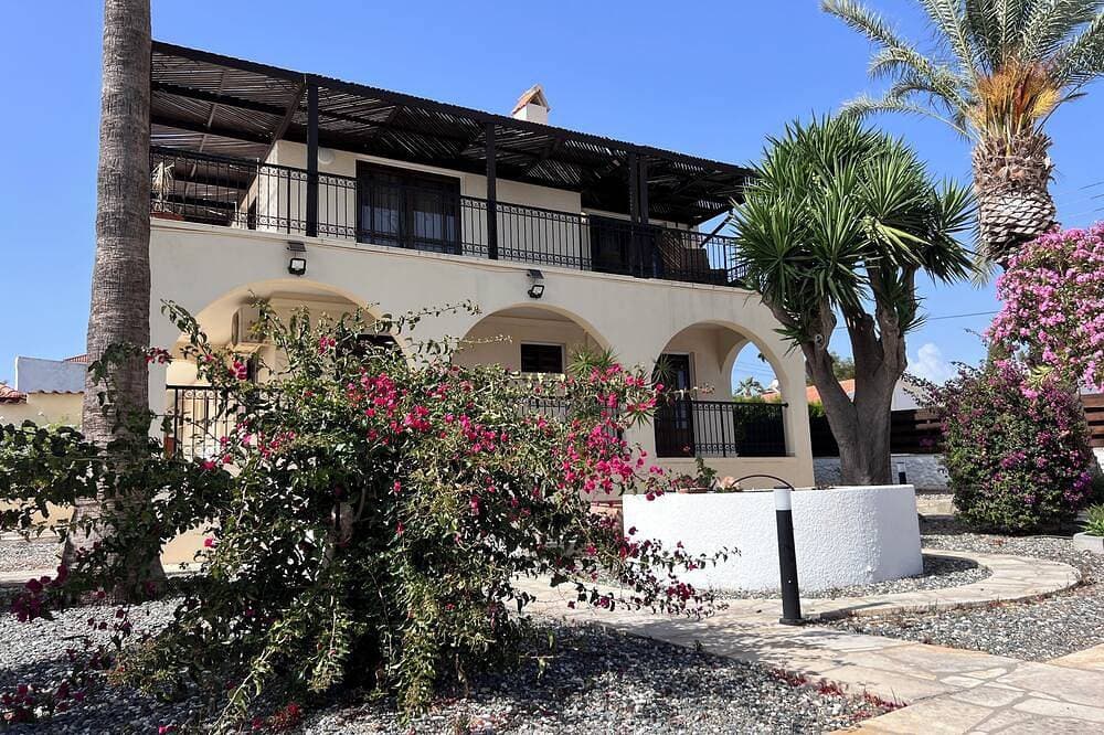 Foto 10 von 25: Charmante Erimi Villa mit privatem Pool und Gartenblick