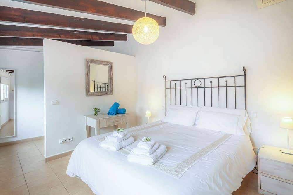 Foto 5 von 24: Villa mit Pool 2,5 km. vom Meer aus Sehr ruhige Gegend. Wifi