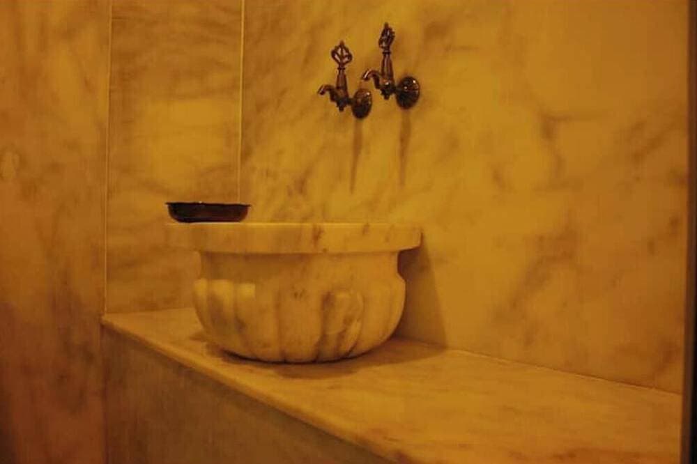 Foto 6 von 25: Anitya Cave House with Turkish Bath – Historic Winery Retreat