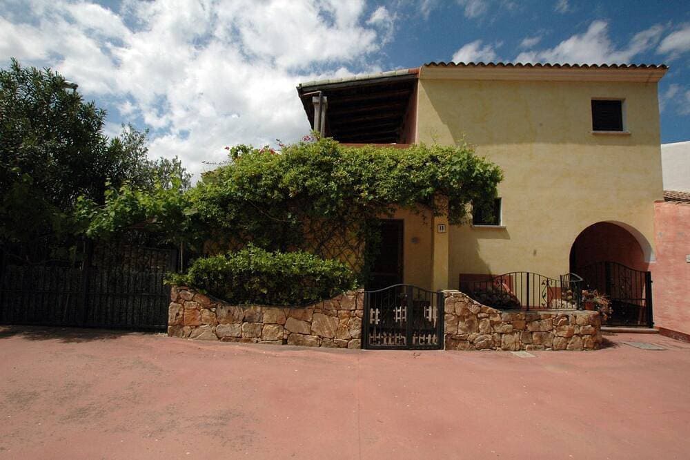 Hübsches Haus im sardischen Stil, nur wenige Schritte von Budoni und San Teodoro entfernt. 1