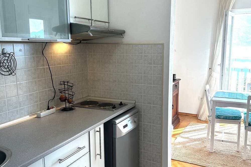 Foto 8 von 15: Cozy 1-bedroom apartment in charming Njivice with WiFi, AC