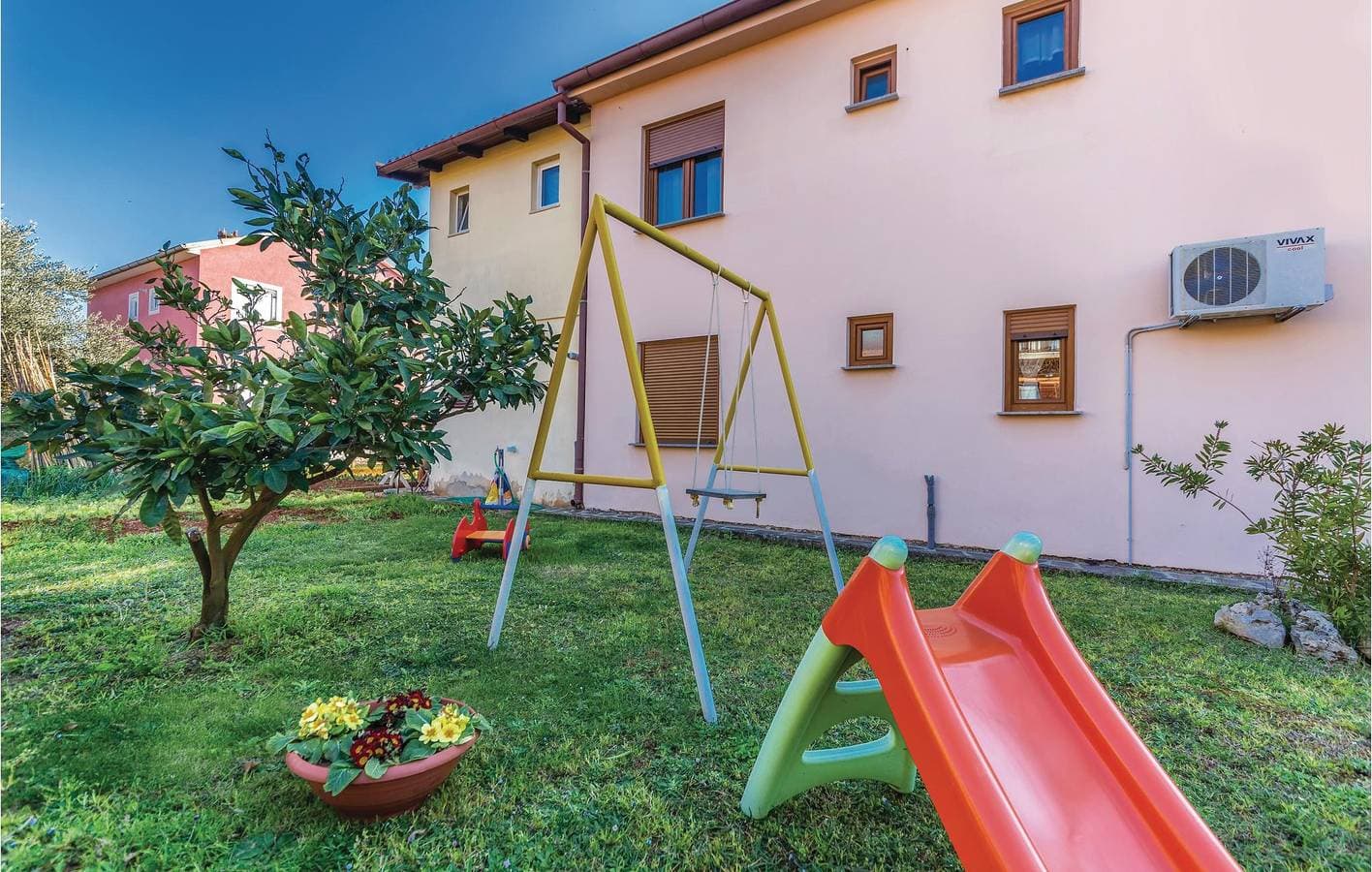Gemütliche Ferienwohnung mit Terrasse, WLAN und Parkplatz in der Nähe des Caffè Bar Porto 1