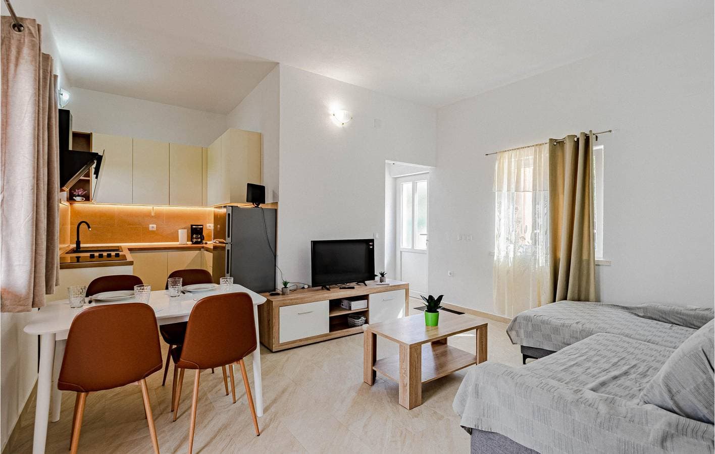 Foto 6 von 24: Gemütliche Ferienwohnung mit WLAN, Klimaanlage und Terrasse, 1,5 km vom Strand entfernt