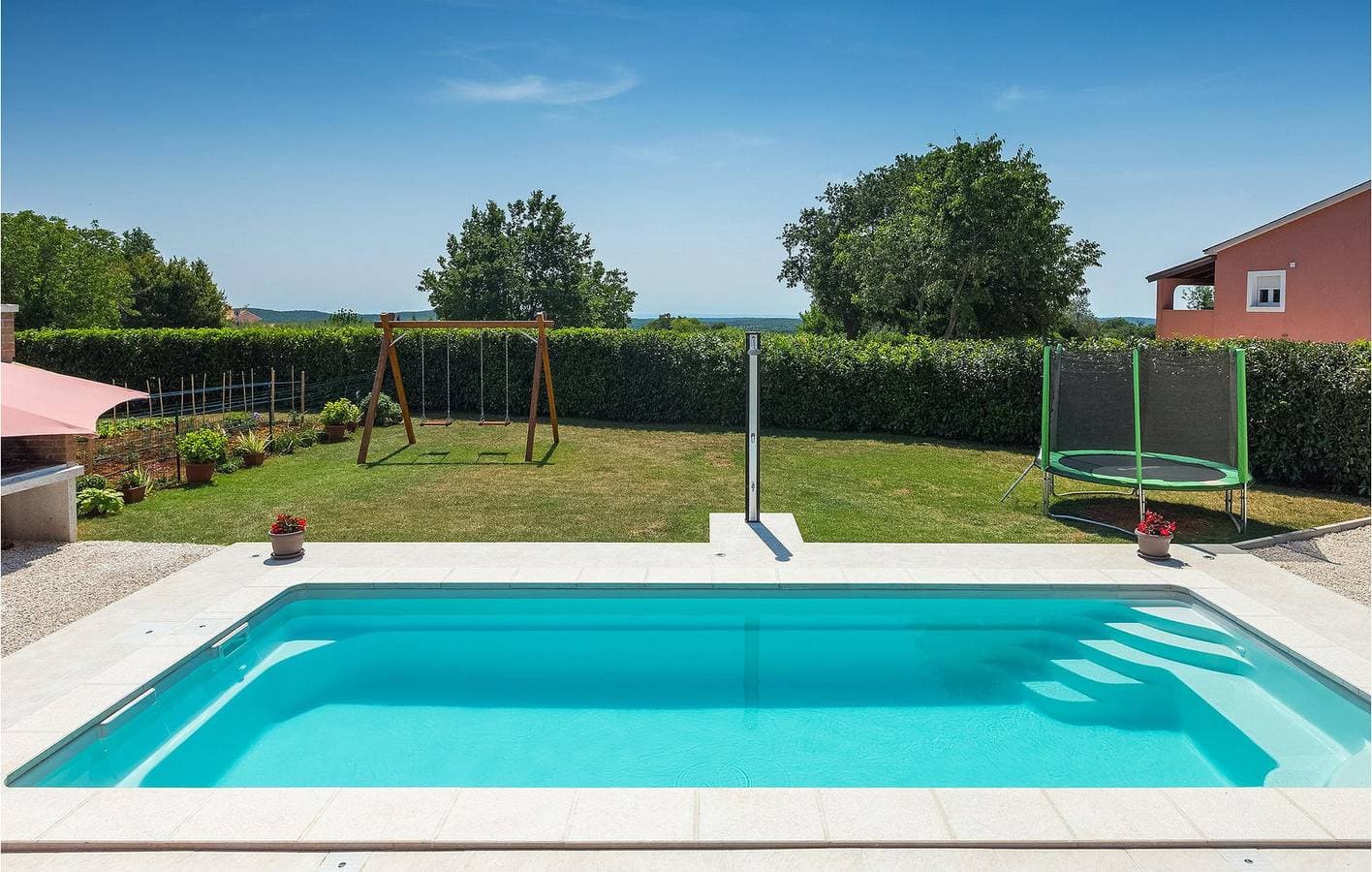 Foto 13 von 49: Geräumige 170 m² große Wohnung mit Pool, WLAN und Parkplatz