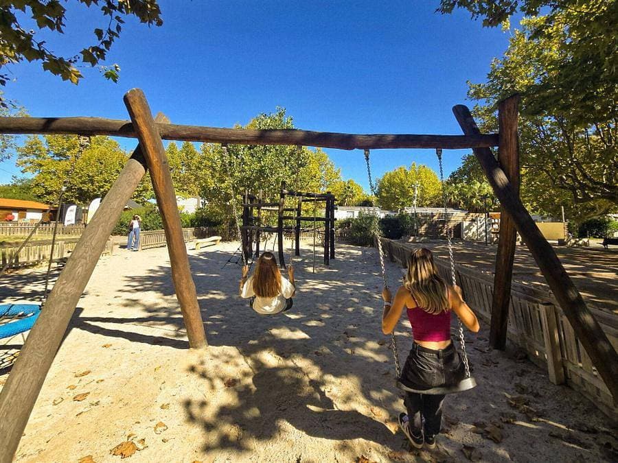 Foto 13 von 27: Camping La Plage d'Argens - Zelt 5 personen - 2 Schlafzimmer | 4-5 Schlafplätze | Kein Bad | Klimaanlage