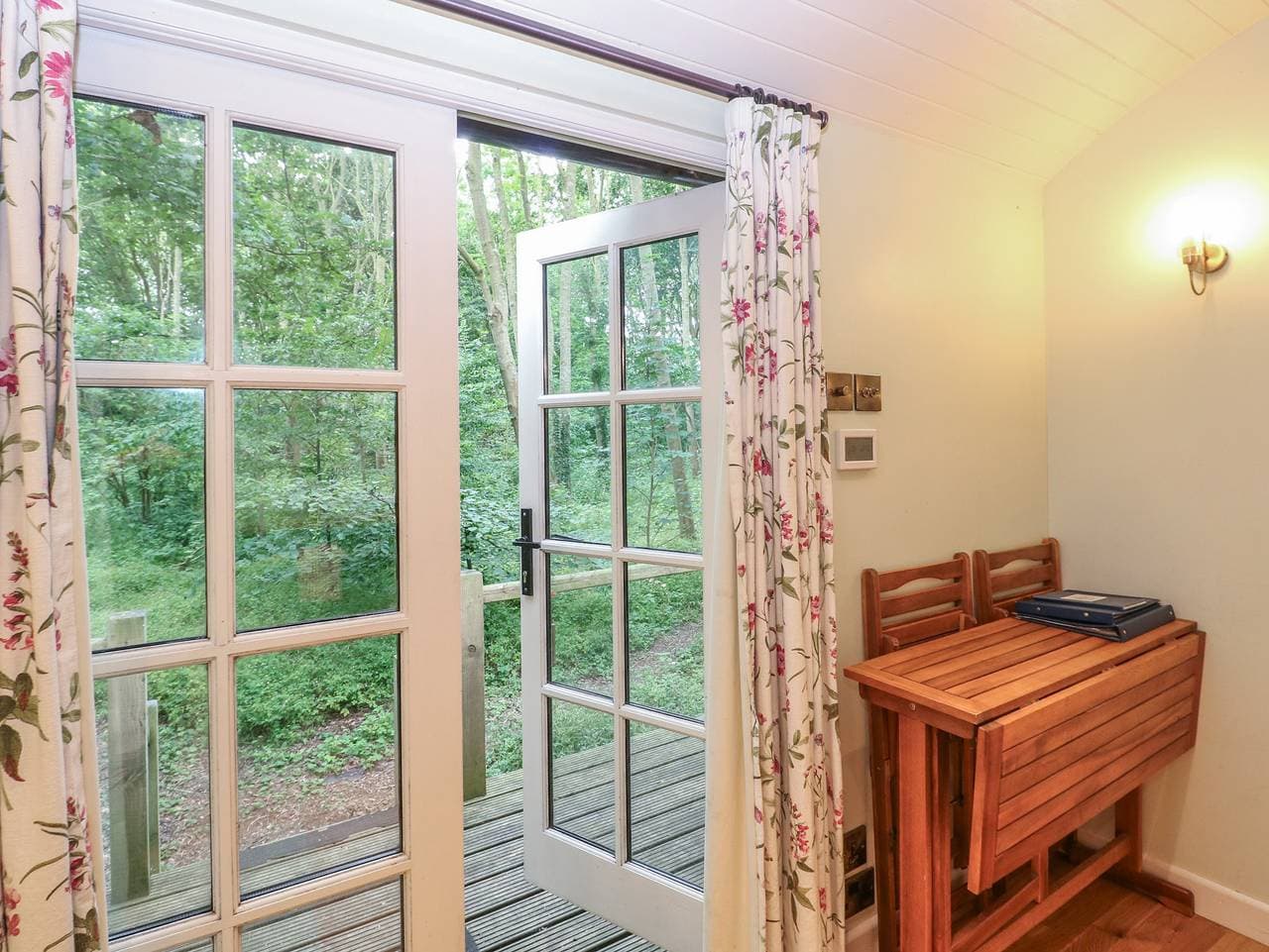 Foto 5 von 26: Hütte für 2 Personen mit Garten