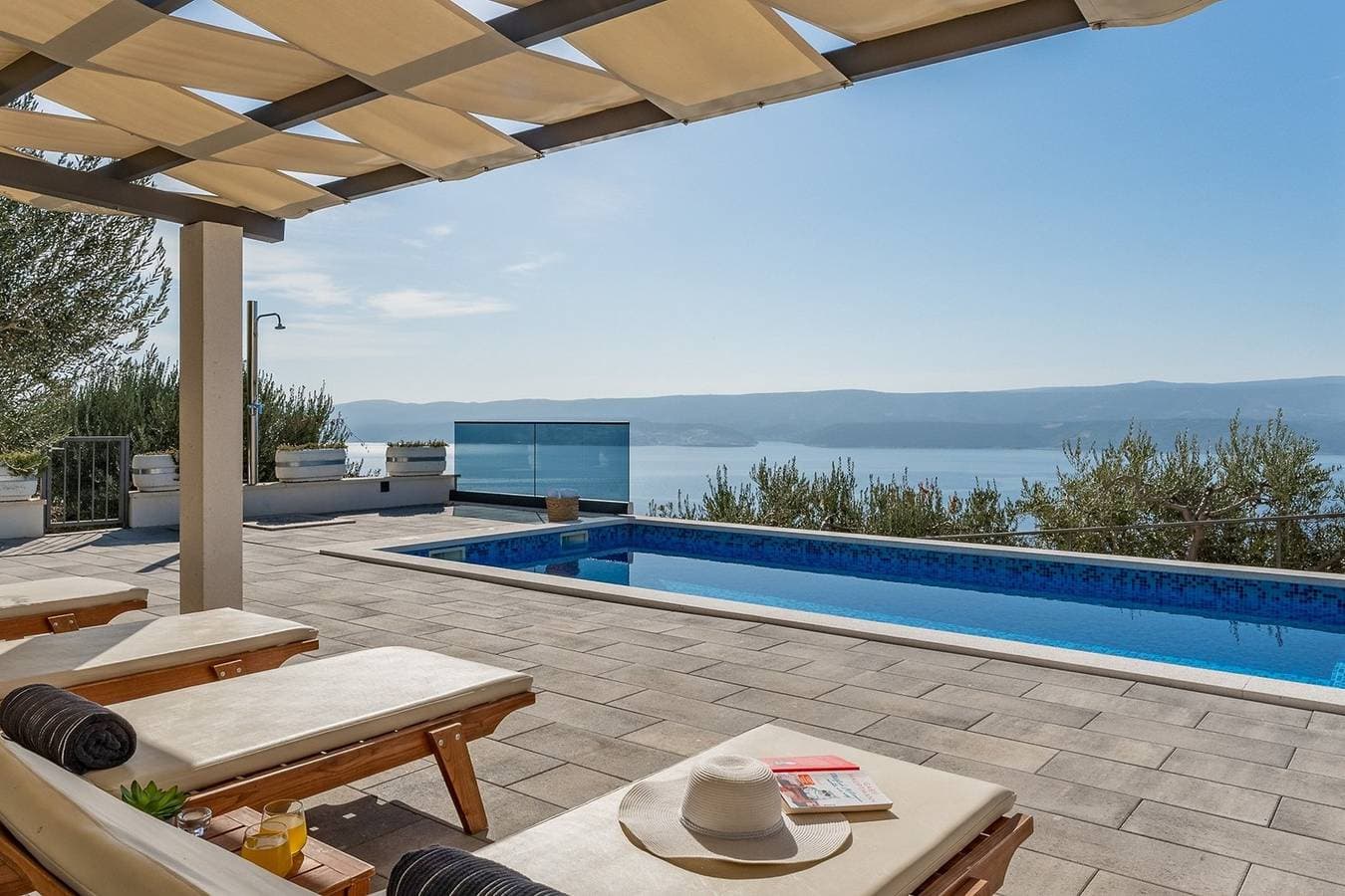 Foto 10 von 50: Villa Dream mit privatem Pool, 2 Schlafzimmer mit en-suite Badezimmern, Meerblick